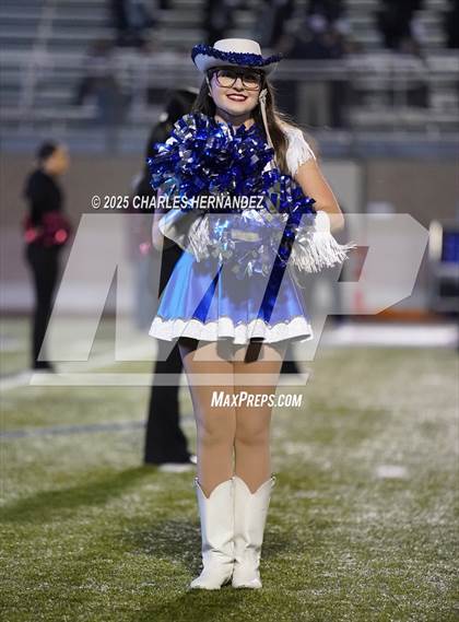 Thumbnail 2 in Calallen vs La Vernia (UIL 4A D1 Football Regional) photogallery.