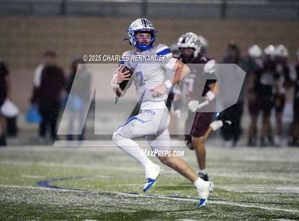 Thumbnail 1 in Calallen vs La Vernia (UIL 4A D1 Football Regional) photogallery.