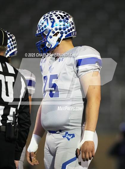 Thumbnail 3 in Calallen vs La Vernia (UIL 4A D1 Football Regional) photogallery.