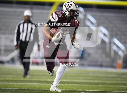 Thumbnail 1 in Calallen vs La Vernia (UIL 4A D1 Football Regional) photogallery.