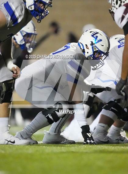 Thumbnail 1 in Calallen vs La Vernia (UIL 4A D1 Football Regional) photogallery.