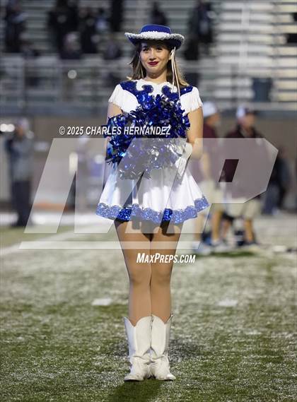 Thumbnail 1 in Calallen vs La Vernia (UIL 4A D1 Football Regional) photogallery.