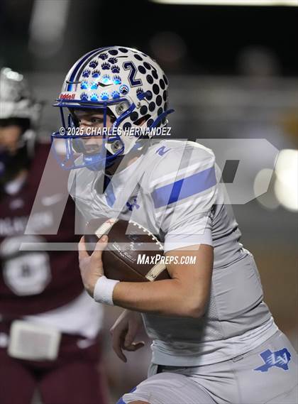 Thumbnail 3 in Calallen vs La Vernia (UIL 4A D1 Football Regional) photogallery.