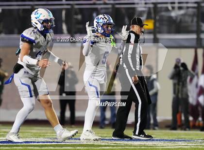 Thumbnail 1 in Calallen vs La Vernia (UIL 4A D1 Football Regional) photogallery.