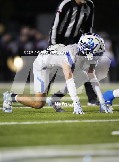 Thumbnail 2 in Calallen vs La Vernia (UIL 4A D1 Football Regional) photogallery.
