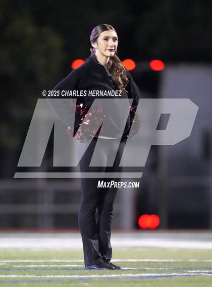 Thumbnail 2 in Calallen vs La Vernia (UIL 4A D1 Football Regional) photogallery.