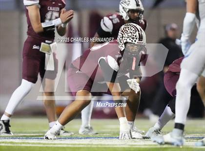 Thumbnail 2 in Calallen vs La Vernia (UIL 4A D1 Football Regional) photogallery.