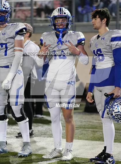 Thumbnail 3 in Calallen vs La Vernia (UIL 4A D1 Football Regional) photogallery.