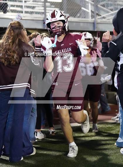 Thumbnail 2 in Calallen vs La Vernia (UIL 4A D1 Football Regional) photogallery.