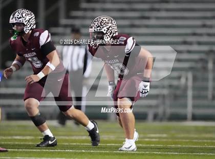 Thumbnail 2 in Calallen vs La Vernia (UIL 4A D1 Football Regional) photogallery.