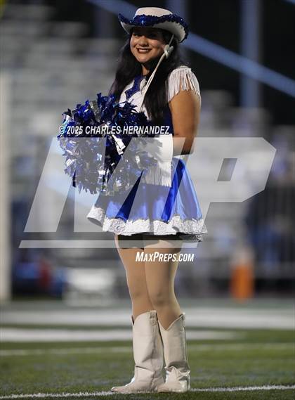 Thumbnail 2 in Calallen vs La Vernia (UIL 4A D1 Football Regional) photogallery.