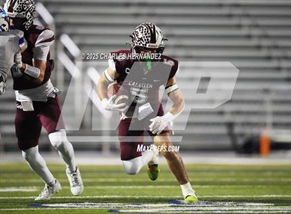 Thumbnail 2 in Calallen vs La Vernia (UIL 4A D1 Football Regional) photogallery.