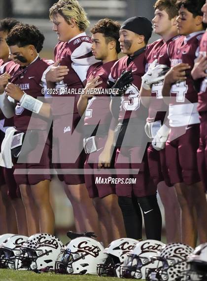 Thumbnail 3 in Calallen vs La Vernia (UIL 4A D1 Football Regional) photogallery.