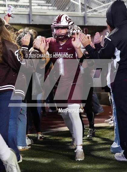 Thumbnail 1 in Calallen vs La Vernia (UIL 4A D1 Football Regional) photogallery.