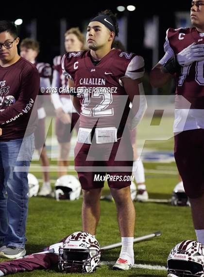 Thumbnail 1 in Calallen vs La Vernia (UIL 4A D1 Football Regional) photogallery.