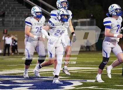 Thumbnail 2 in Calallen vs La Vernia (UIL 4A D1 Football Regional) photogallery.