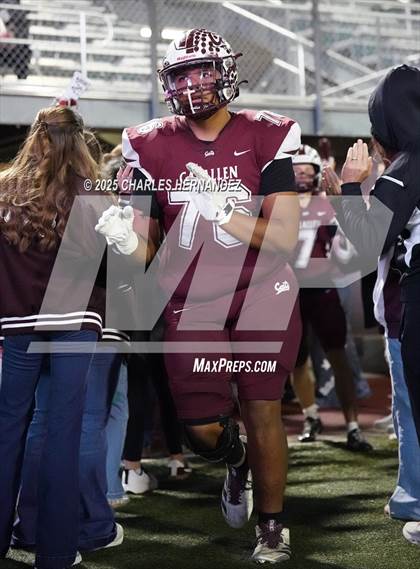 Thumbnail 1 in Calallen vs La Vernia (UIL 4A D1 Football Regional) photogallery.