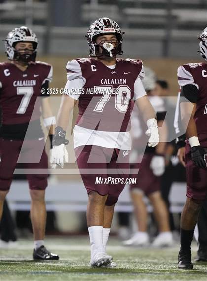 Thumbnail 1 in Calallen vs La Vernia (UIL 4A D1 Football Regional) photogallery.