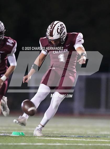 Thumbnail 3 in Calallen vs La Vernia (UIL 4A D1 Football Regional) photogallery.