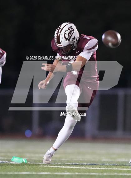 Thumbnail 2 in Calallen vs La Vernia (UIL 4A D1 Football Regional) photogallery.