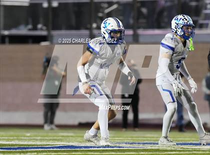 Thumbnail 2 in Calallen vs La Vernia (UIL 4A D1 Football Regional) photogallery.