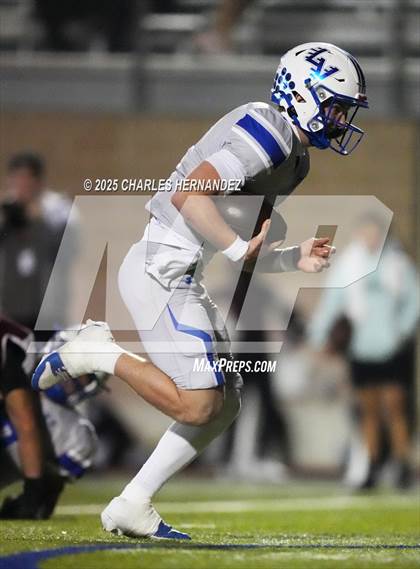 Thumbnail 2 in Calallen vs La Vernia (UIL 4A D1 Football Regional) photogallery.