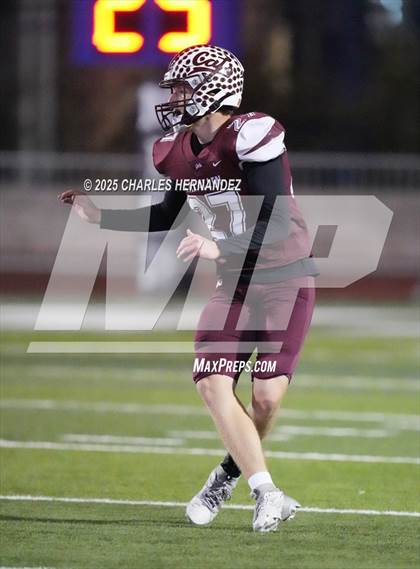 Thumbnail 2 in Calallen vs La Vernia (UIL 4A D1 Football Regional) photogallery.