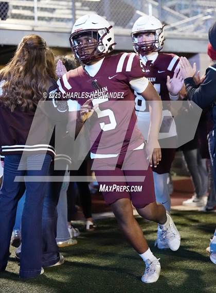 Thumbnail 3 in Calallen vs La Vernia (UIL 4A D1 Football Regional) photogallery.