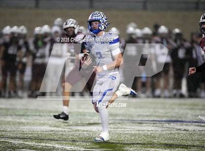 Thumbnail 2 in Calallen vs La Vernia (UIL 4A D1 Football Regional) photogallery.