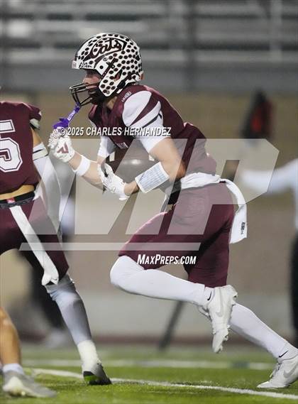 Thumbnail 1 in Calallen vs La Vernia (UIL 4A D1 Football Regional) photogallery.