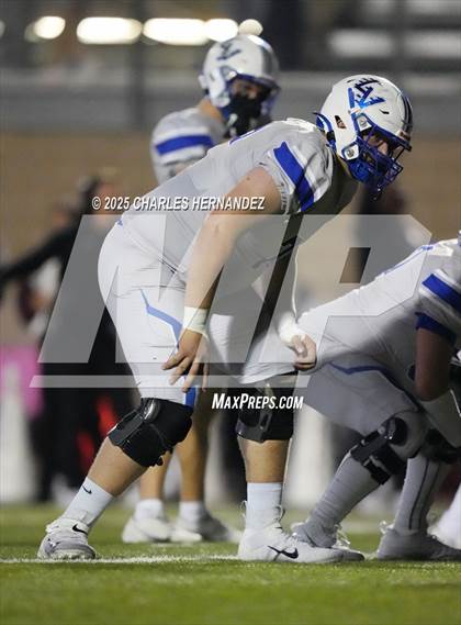 Thumbnail 3 in Calallen vs La Vernia (UIL 4A D1 Football Regional) photogallery.
