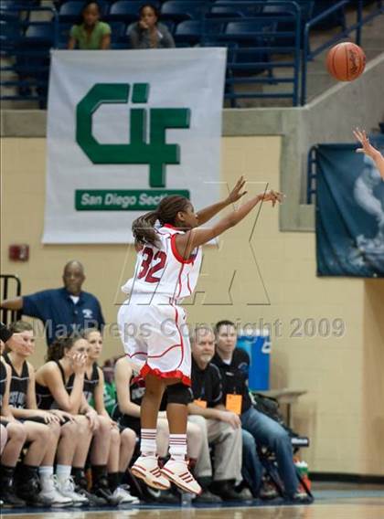 Thumbnail 2 in Mount Miguel vs West Hills (SDS D2 Final) photogallery.