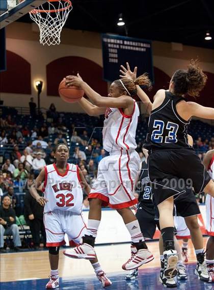 Thumbnail 1 in Mount Miguel vs West Hills (SDS D2 Final) photogallery.