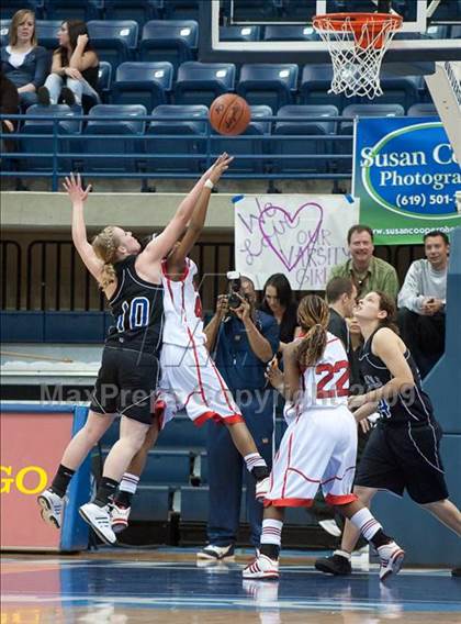Thumbnail 2 in Mount Miguel vs West Hills (SDS D2 Final) photogallery.