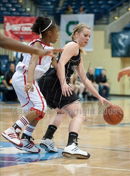 Thumbnail 3 in Mount Miguel vs West Hills (SDS D2 Final) photogallery.