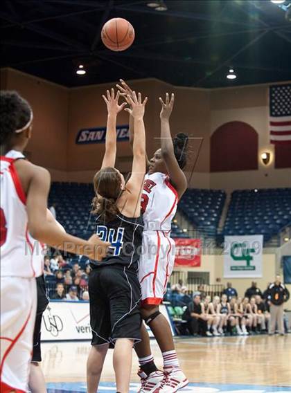 Thumbnail 3 in Mount Miguel vs West Hills (SDS D2 Final) photogallery.