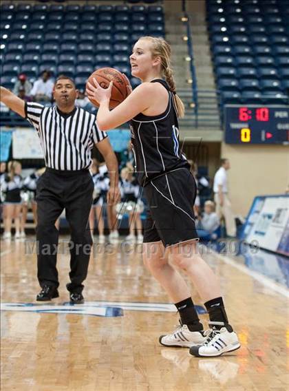 Thumbnail 2 in Mount Miguel vs West Hills (SDS D2 Final) photogallery.