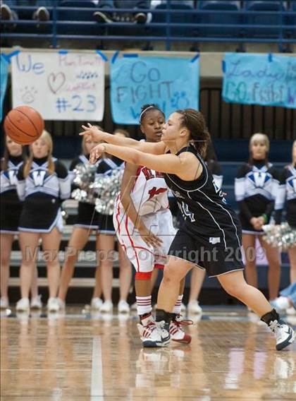 Thumbnail 3 in Mount Miguel vs West Hills (SDS D2 Final) photogallery.