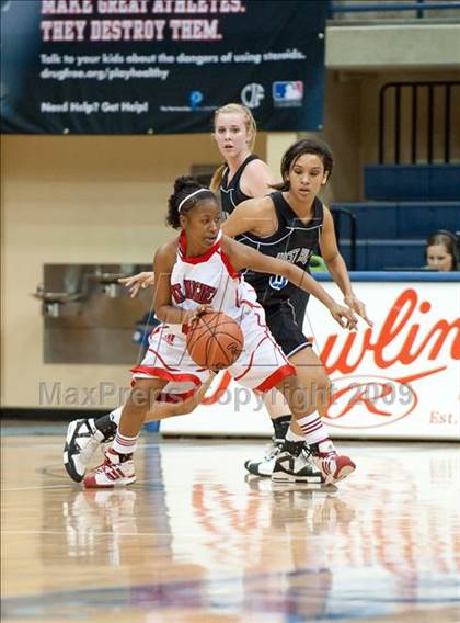 Thumbnail 3 in Mount Miguel vs West Hills (SDS D2 Final) photogallery.