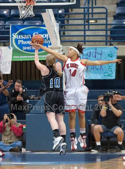 Thumbnail 2 in Mount Miguel vs West Hills (SDS D2 Final) photogallery.