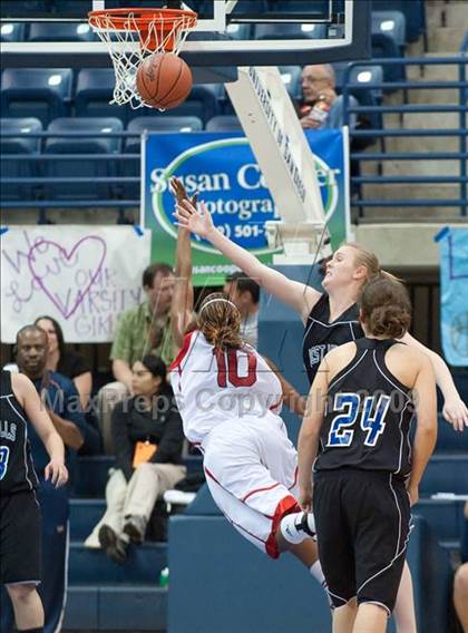 Thumbnail 2 in Mount Miguel vs West Hills (SDS D2 Final) photogallery.