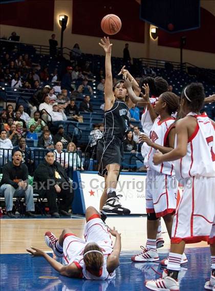 Thumbnail 2 in Mount Miguel vs West Hills (SDS D2 Final) photogallery.