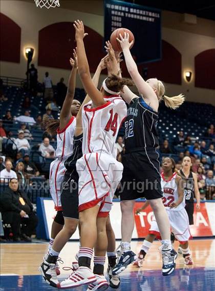 Thumbnail 1 in Mount Miguel vs West Hills (SDS D2 Final) photogallery.