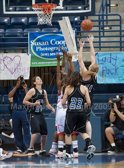 Thumbnail 1 in Mount Miguel vs West Hills (SDS D2 Final) photogallery.