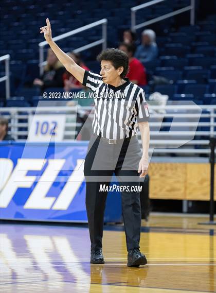 Thumbnail 3 in Center Moriches vs Locust Valley (NYSPHSAA Class B Sub Regional LIC) photogallery.