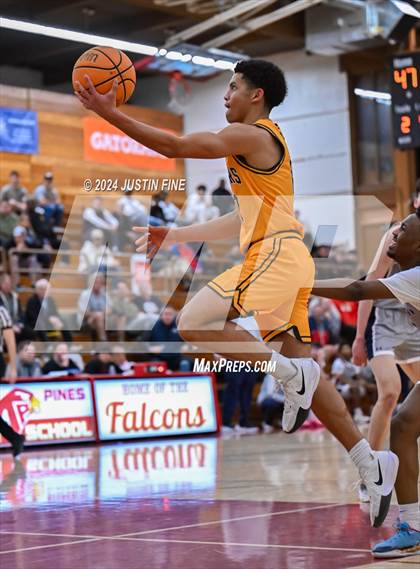Thumbnail 2 in Georgetown Prep vs. St. Xavier (Torrey Pines Holiday Classic) photogallery.