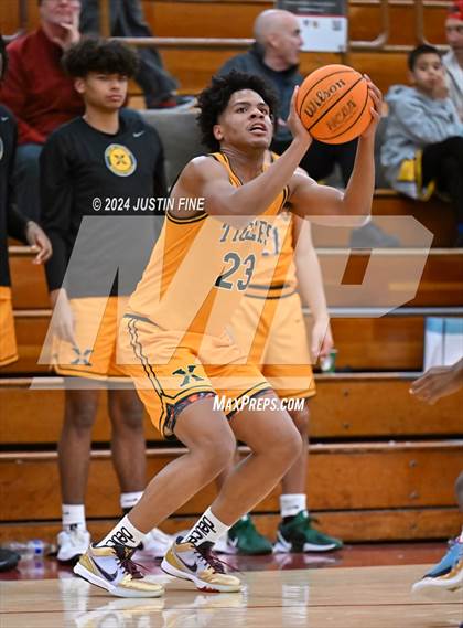 Thumbnail 2 in Georgetown Prep vs. St. Xavier (Torrey Pines Holiday Classic) photogallery.