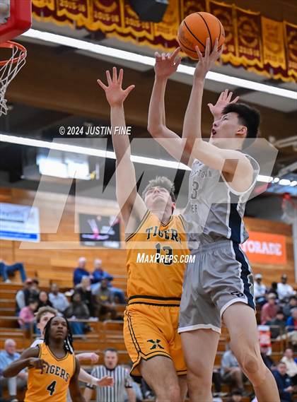 Thumbnail 2 in Georgetown Prep vs. St. Xavier (Torrey Pines Holiday Classic) photogallery.
