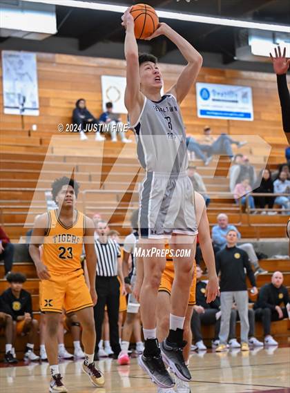 Thumbnail 3 in Georgetown Prep vs. St. Xavier (Torrey Pines Holiday Classic) photogallery.