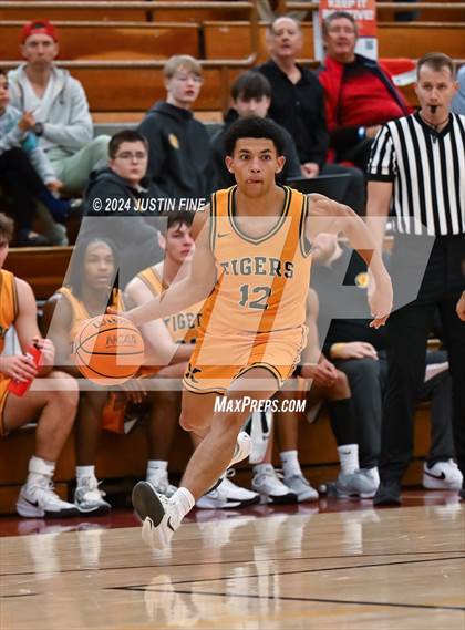 Thumbnail 3 in Georgetown Prep vs. St. Xavier (Torrey Pines Holiday Classic) photogallery.